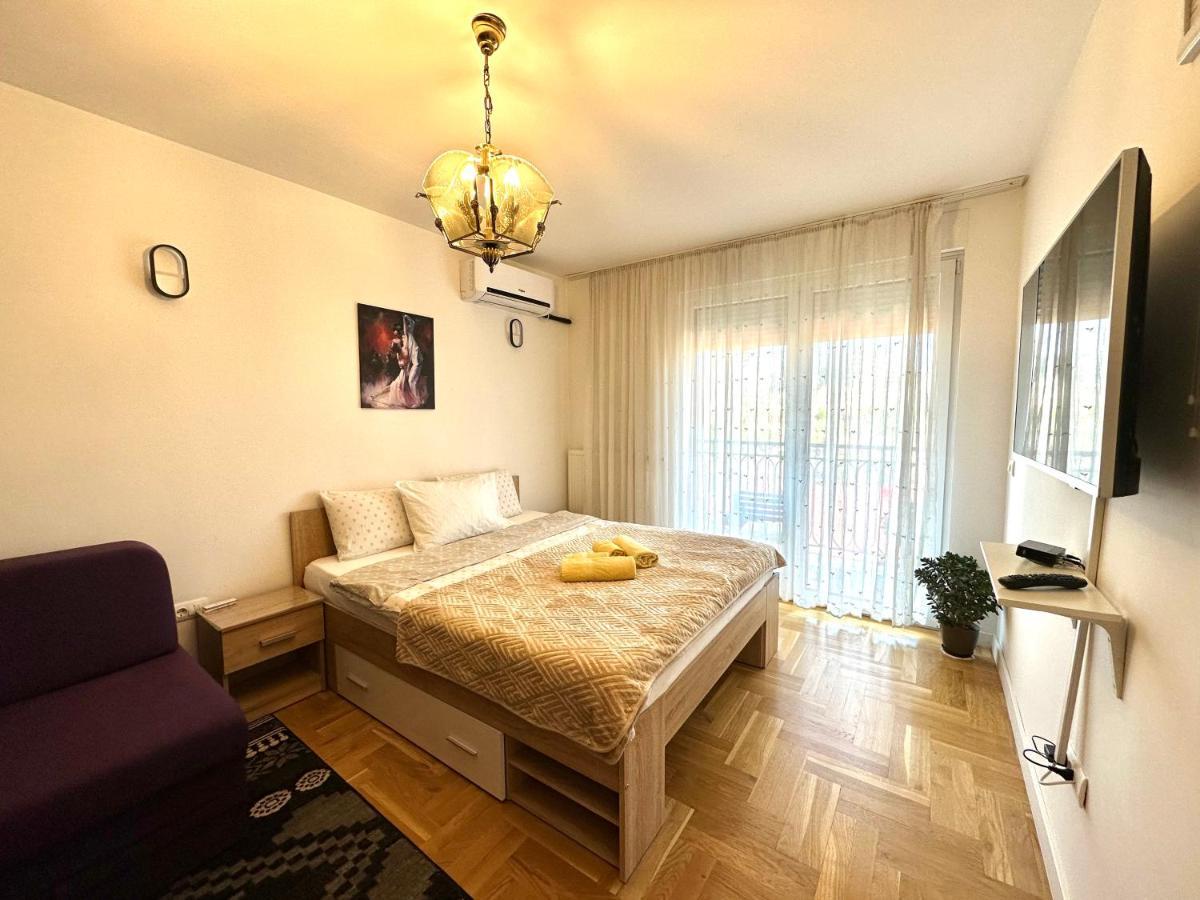 Yellowhouse Pristina Exterior photo