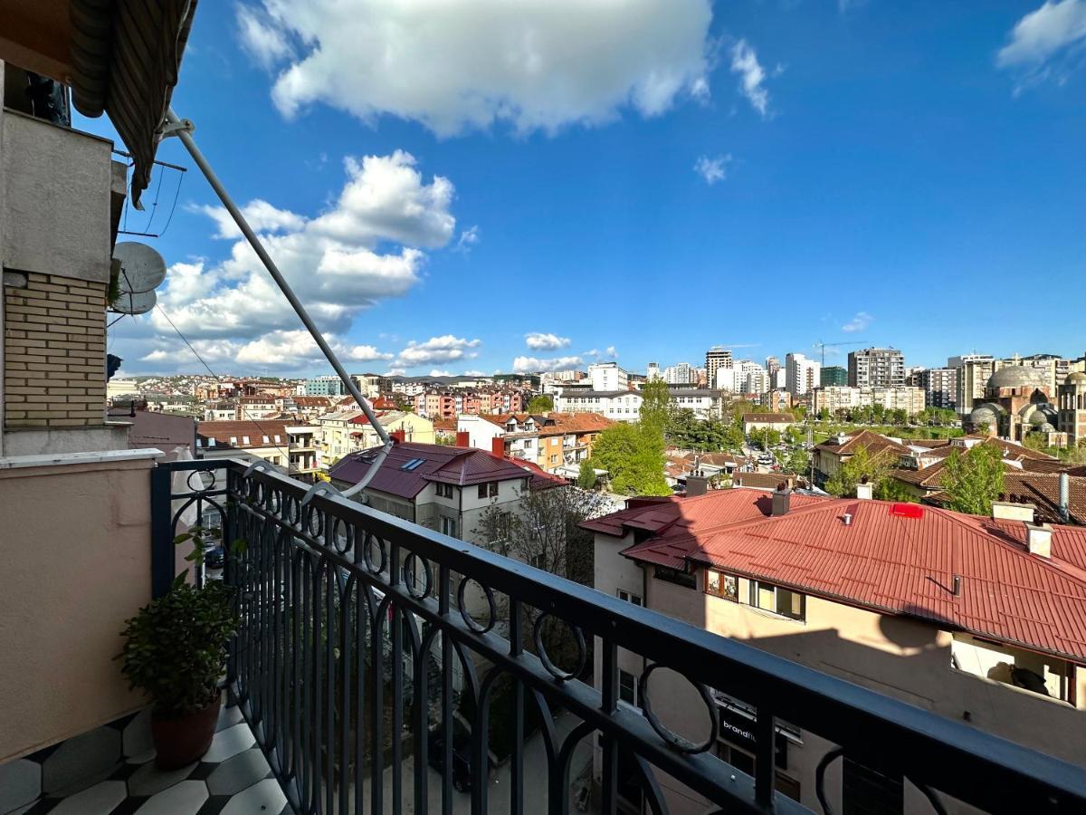 Yellowhouse Pristina Exterior photo