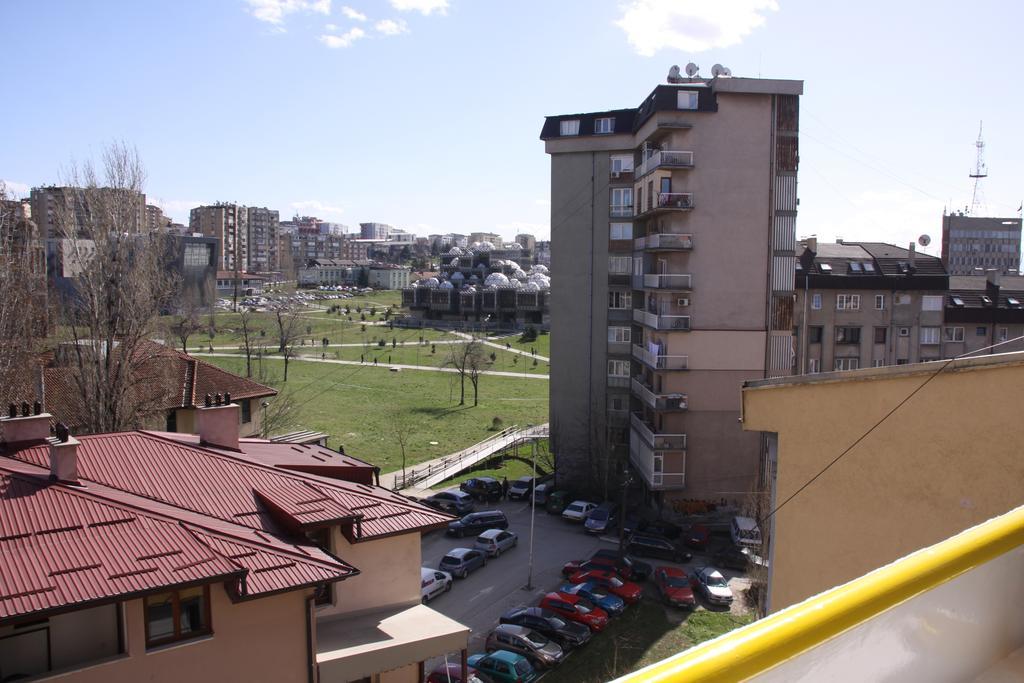 Yellowhouse Pristina Exterior photo